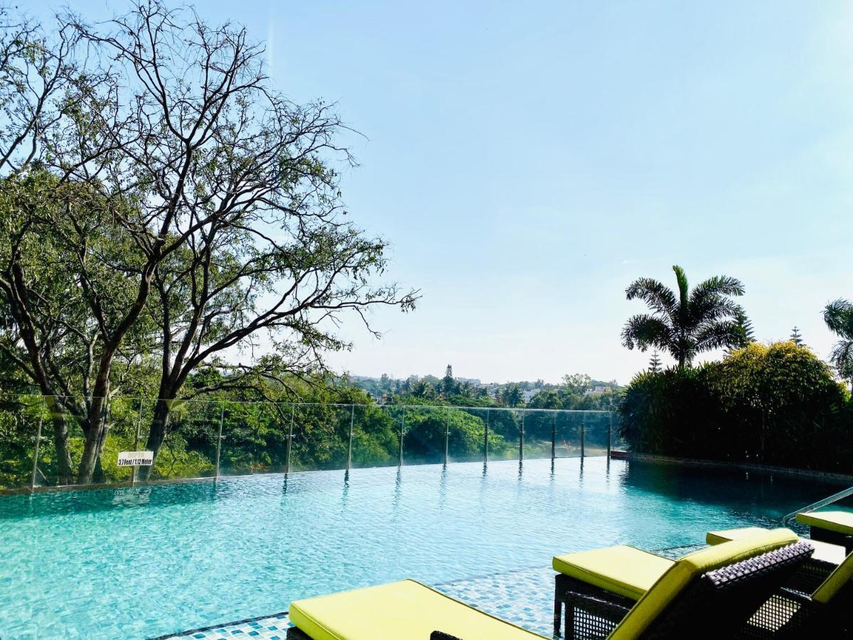 웰컴호텔 벵갈루루 외부 사진 Infinity pool at the resort